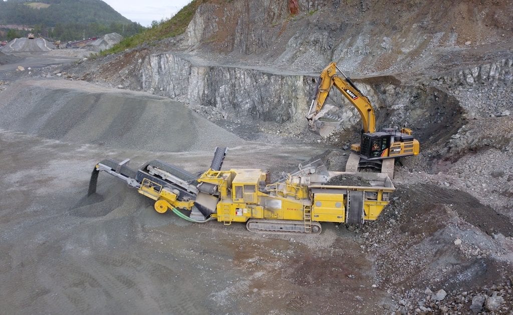 Keestrack R6 track mounted mobile impact crusher